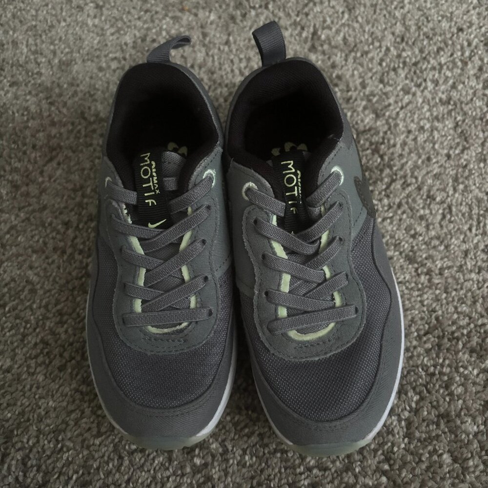 Nike Air Max Motif Size 11.5 Child